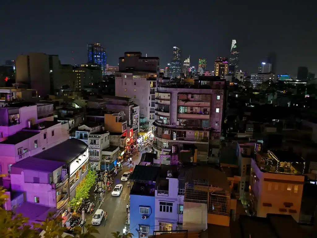 Saigon skyline på natten